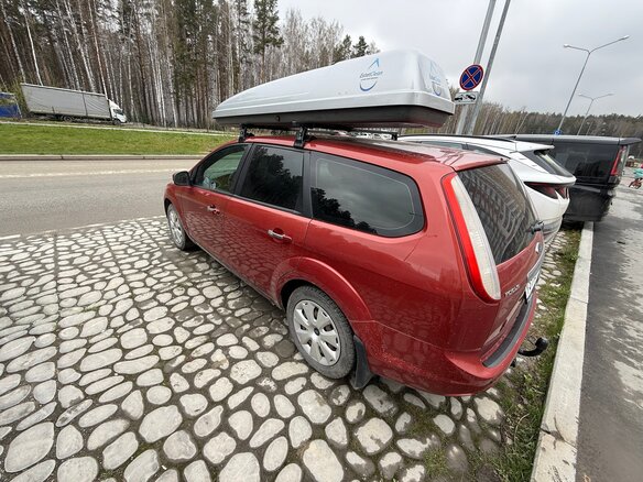 2008 Ford Focus II Рестайлинг, красный, 400000 рублей - вид 1