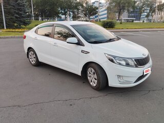 2014 Kia Rio 5-speed III, белый, 980000 рублей, вид 3