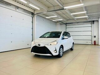 2019 Toyota Vitz III (XP130) Рестайлинг 2, белый, 1199000 рублей, вид 2