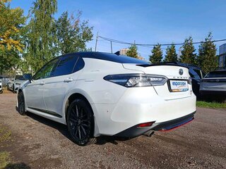 2022 Toyota Camry VIII (XV70) Рестайлинг, белый, 3560000 рублей, вид 4
