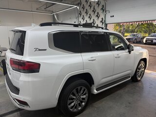 2021 Toyota Land Cruiser 300 Series, белый, 10200000 рублей, вид 2