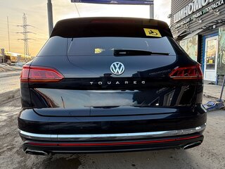 2020 Volkswagen Touareg III, чёрный, 5600000 рублей, вид 5