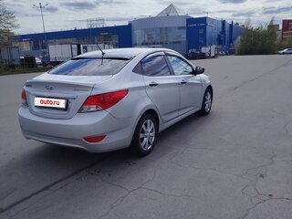 2013 Hyundai Solaris I, серебристый, 950000 рублей, вид 4