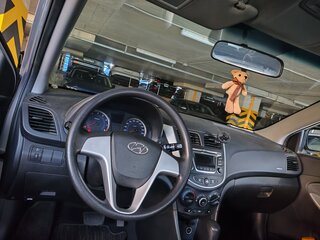 2011 Hyundai Solaris I, серебристый, 980000 рублей, вид 3