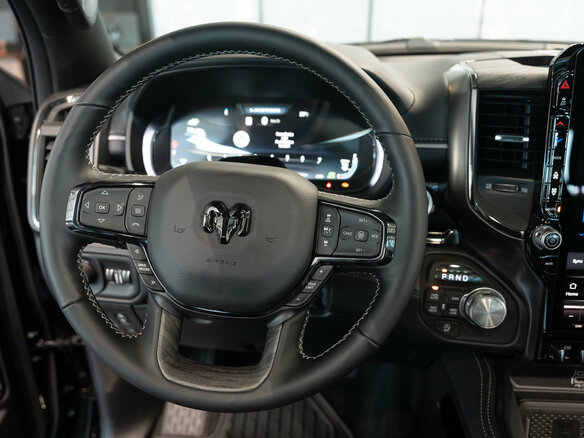 2026 Ram 1500 Crew Cab eTorque V Рестайлинг, чёрный, 13700000 рублей - вид 10
