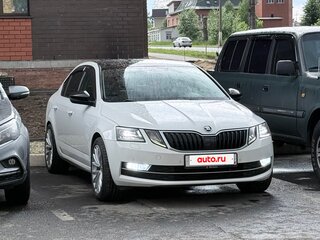 2018 Skoda Octavia III (A7) Рестайлинг, белый, 1800000 рублей, вид 2