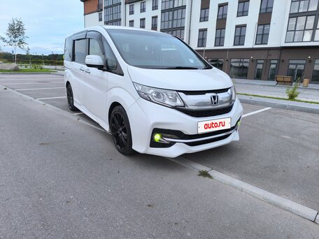 2015 Honda Stepwgn V, белый, 2050000 рублей, вид 2