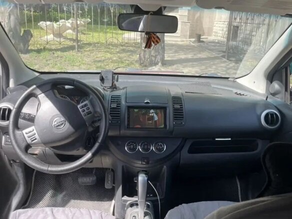 2013 Nissan Note I Рестайлинг, серебристый, 680000 рублей - вид 5