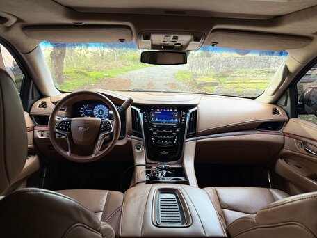 2016 Cadillac Escalade IV, чёрный, 4000000 рублей, вид 4
