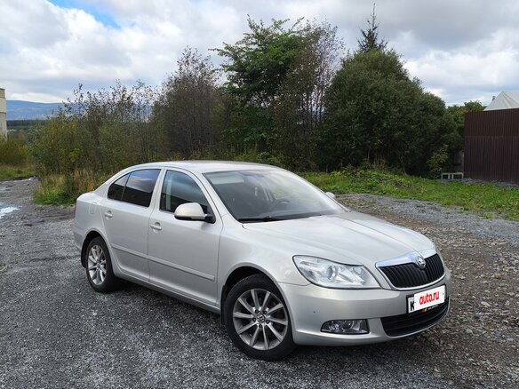 2011 Skoda Octavia II (A5) Рестайлинг, серебристый, 800000 рублей - вид 1