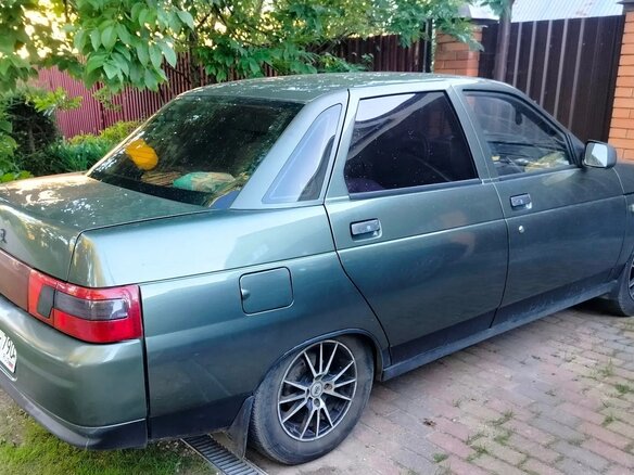 1998 Lada (ВАЗ) 2110, серебристый, 240000 рублей