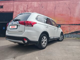 2015 Mitsubishi Outlander III Рестайлинг 2, белый, 1530000 рублей, вид 4