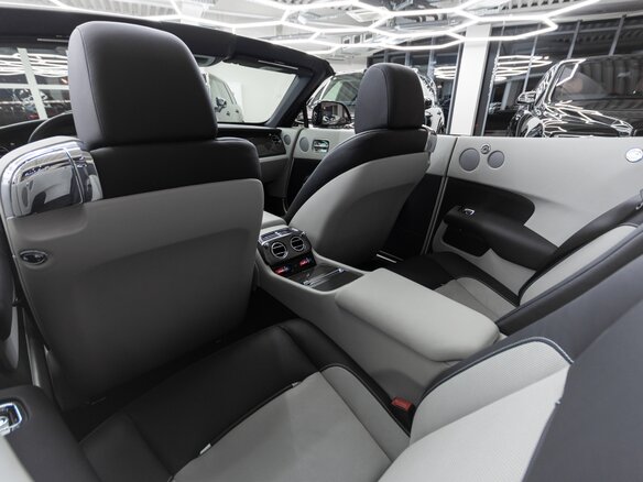 2021 Rolls-Royce Dawn Black Badge, чёрный, 45000000 рублей - вид 24