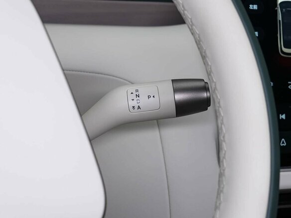 2026 Li Auto (Lixiang) L8 52.3 kWh I Рестайлинг, чёрный, 13041000 рублей - вид 13