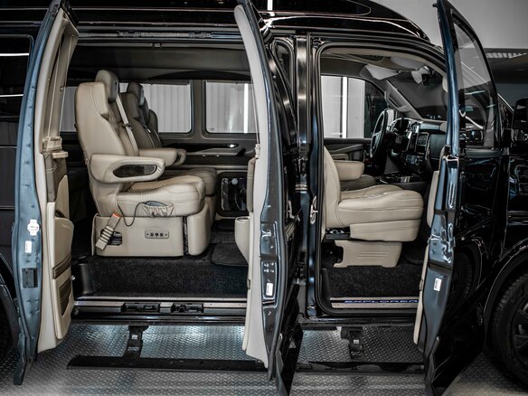 2024 GMC Savana I Рестайлинг, чёрный, 14999999 рублей - вид 19