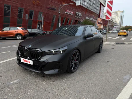 2025 BMW 5 серии 530i xDrive VIII (G60/G61/G68), чёрный, 9375000 рублей, вид 1