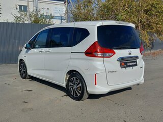 2019 Honda Freed+ II Рестайлинг, белый, 1749000 рублей, вид 5