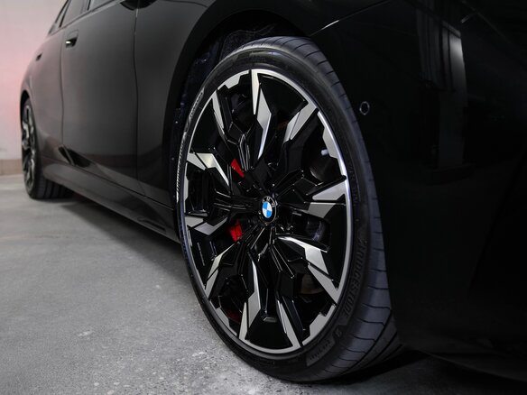 2025 BMW 5 серии 540d xDrive VIII (G60/G61/G68), чёрный, 13145000 рублей - вид 11