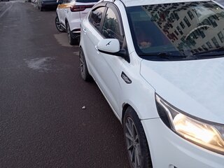 2012 Kia Rio 4-speed III, белый, 700000 рублей, вид 1