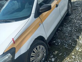 2014 Volkswagen Polo V, белый, 475200 рублей, вид 3