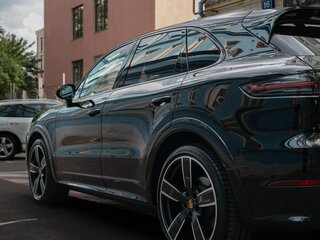 2021 Porsche Cayenne III, чёрный, 8700000 рублей, вид 5