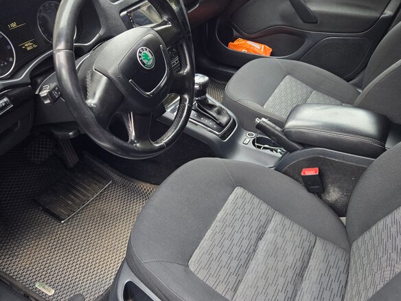 2011 Skoda Octavia II (A5) Рестайлинг, белый, 695000 рублей - вид 5