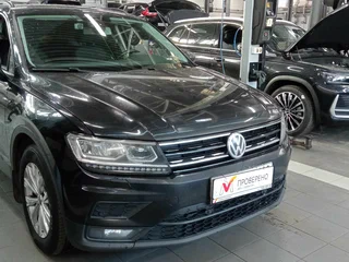 2020 Volkswagen Tiguan II, чёрный, 2370000 рублей, вид 2