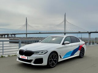 2020 BMW 5 серии 540i xDrive VII (G30/G31/G38) Рестайлинг, белый, 7500000 рублей, вид 5
