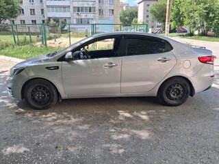 2016 Kia Rio III Рестайлинг, серый, 800000 рублей, вид 4