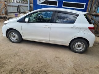 2012 Toyota Vitz III (XP130), белый, 600000 рублей, вид 3