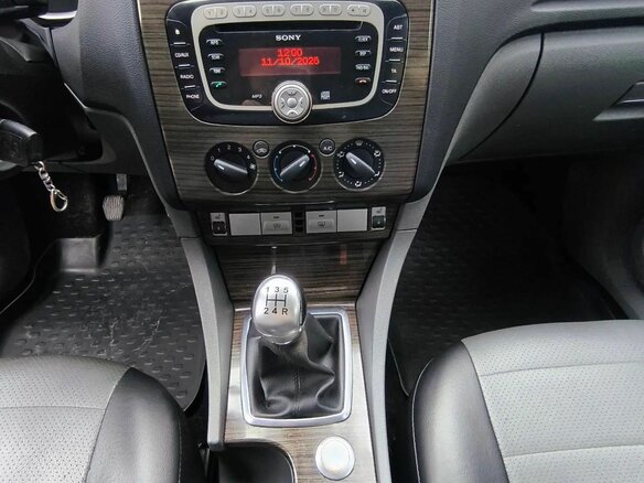 2009 Ford Focus II Рестайлинг, серебристый, 530000 рублей - вид 18
