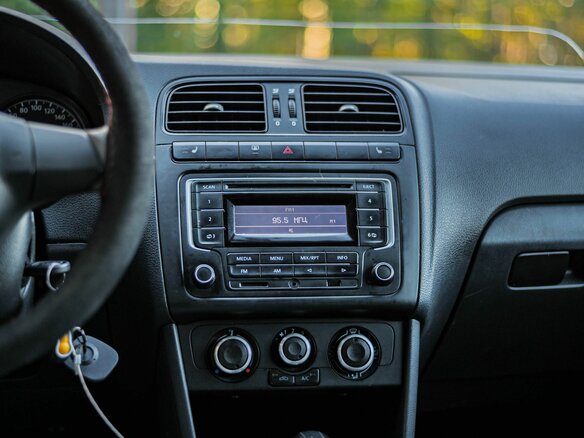 2015 Volkswagen Polo V, серебристый, 665000 рублей - вид 6