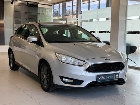 2015 Ford Focus III Рестайлинг, серебристый, 970000 рублей, вид 3