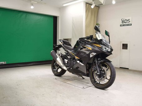 2021 Kawasaki Ninja 400, чёрный, 677000 рублей, вид 3