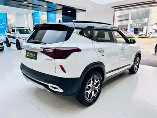 2021 Kia KX3, белый, 1480000 рублей, вид 4