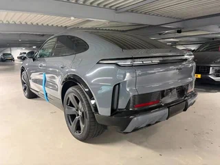 2026 Porsche Cayenne Turbo Electric Coupé IV, серый, 35000000 рублей, вид 2