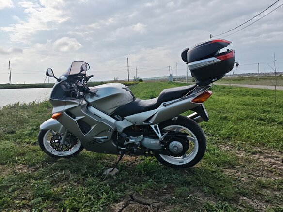 2001 Honda VFR 800, серебристый, 420000 рублей - вид 2