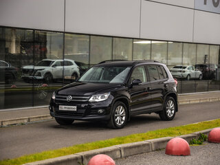 2016 Volkswagen Tiguan I Рестайлинг, чёрный, 1311777 рублей, вид 3