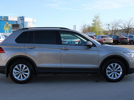 2020 Volkswagen Tiguan II Рестайлинг, коричневый, 2369000 рублей, вид 4