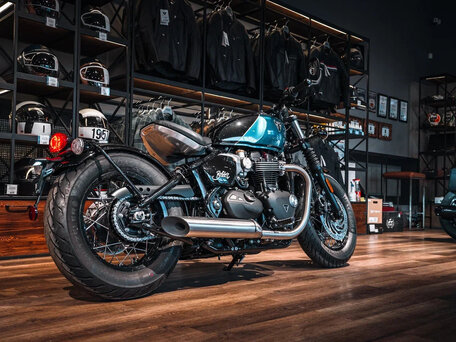2026 Triumph Bonneville Bobber, синий, 2450000 рублей, вид 2