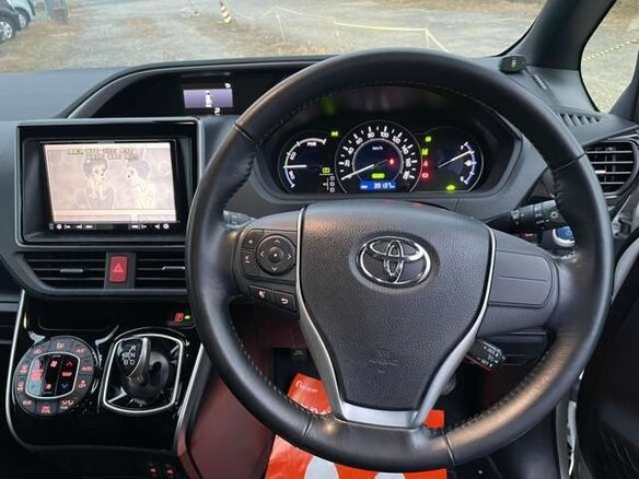 2021 Toyota Voxy III (R80) Рестайлинг, белый, 1766000 рублей - вид 10
