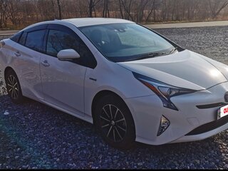 2017 Toyota Prius IV (XW50), белый, 1450000 рублей, вид 1