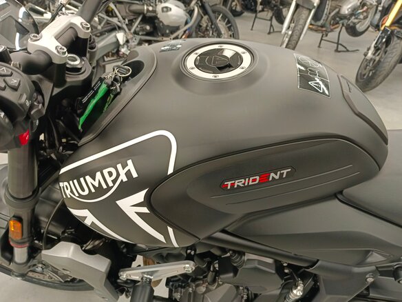 2023 Triumph Trident 660, чёрный, 860000 рублей - вид 18
