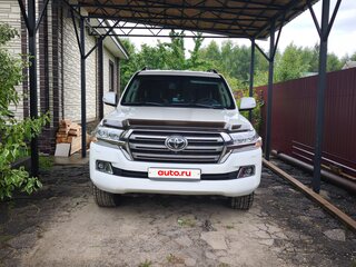2016 Toyota Land Cruiser 200 Series Рестайлинг 2, белый, 7300000 рублей, вид 4