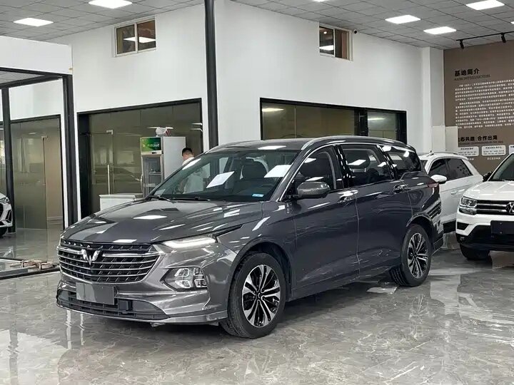 Открыть фотографии: Wuling Victory