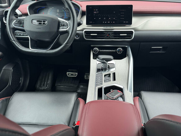 2023 Geely Coolray I, красный, 1935000 рублей - вид 12