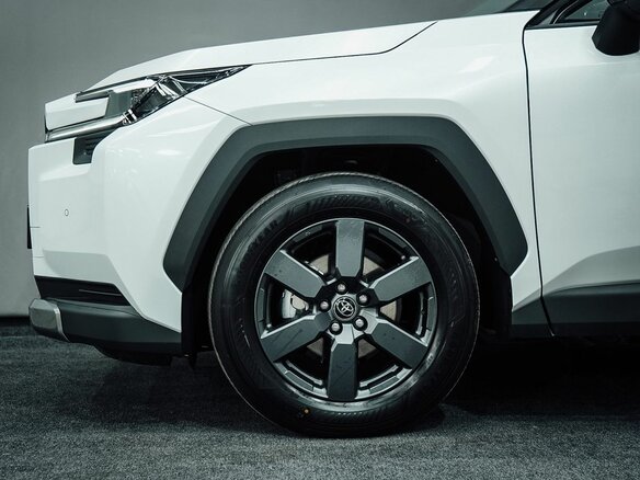2026 Toyota RAV4 VI (XA60), белый, 4250000 рублей - вид 4