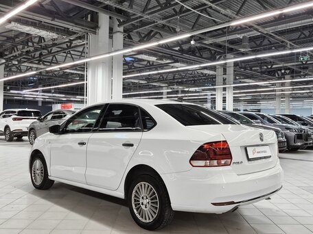 2019 Volkswagen Polo V Рестайлинг, белый, 1131000 рублей, вид 4