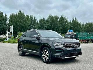 2022 Volkswagen Tayron I, чёрный, 2240000 рублей, вид 3
