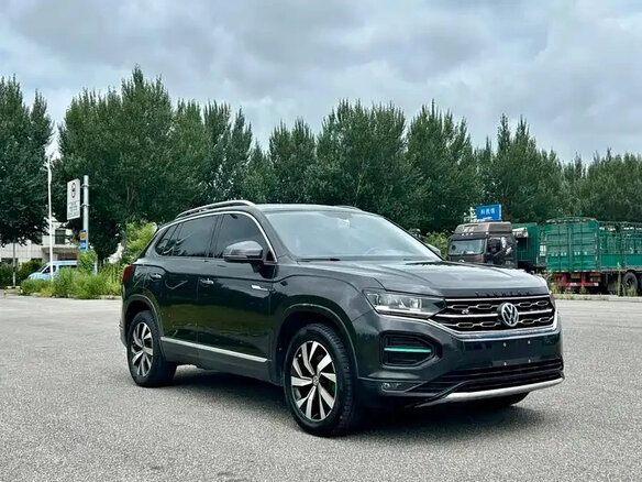 2022 Volkswagen Tayron I, чёрный, 2240000 рублей - вид 2